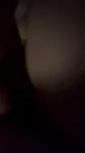 约客户媳妇在私人影院干了她