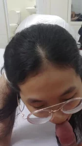 反差眼镜妹儿儿儿