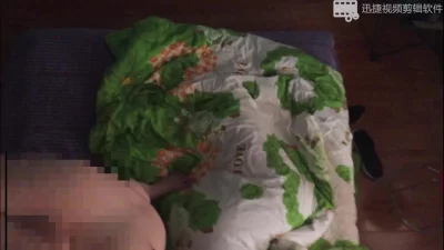 98年母狗，假正经。